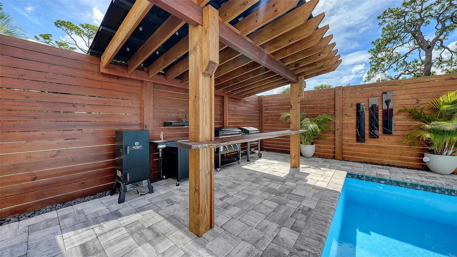 327 ROBERTS RD