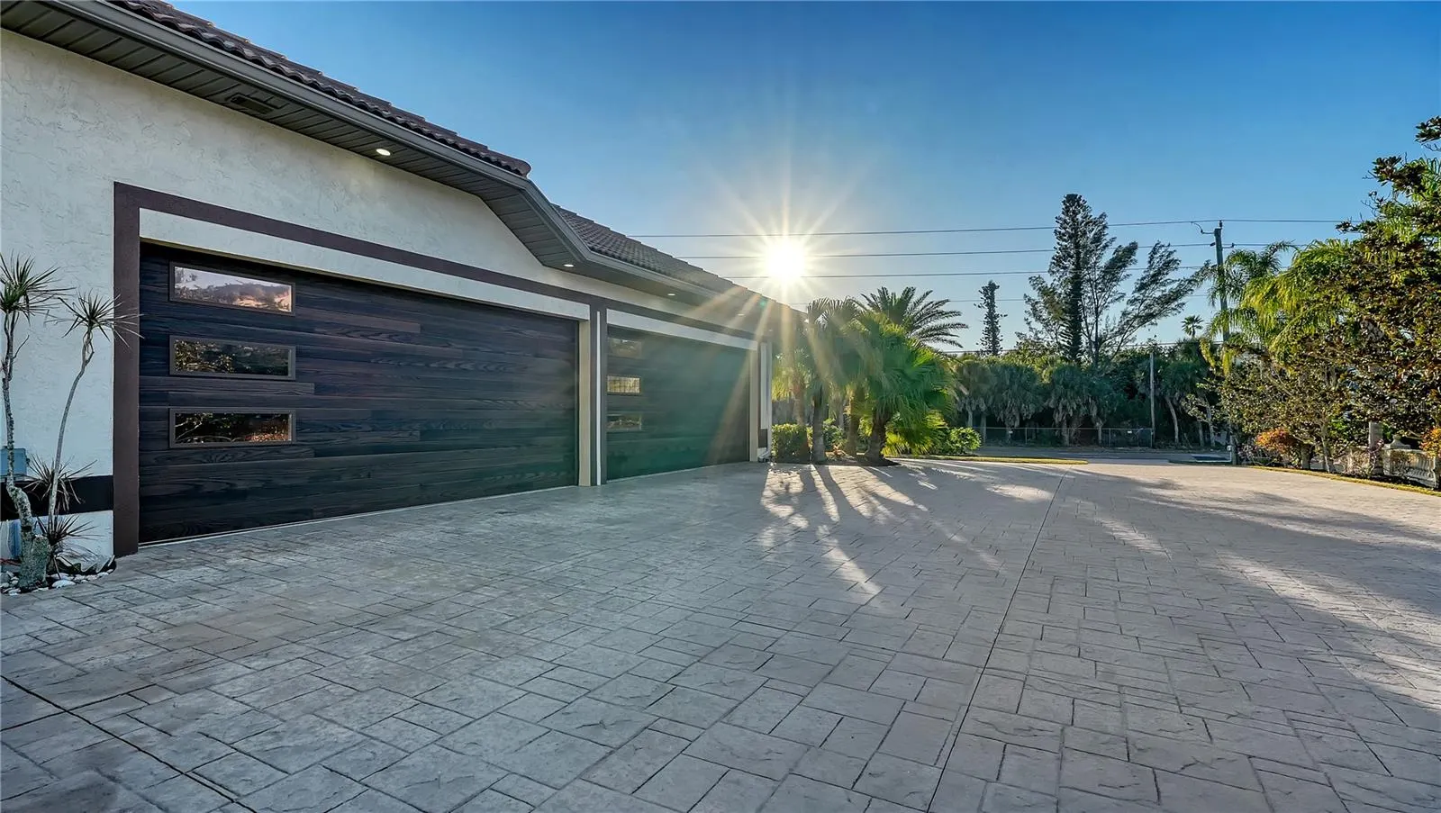 8017 MANASOTA KEY RD