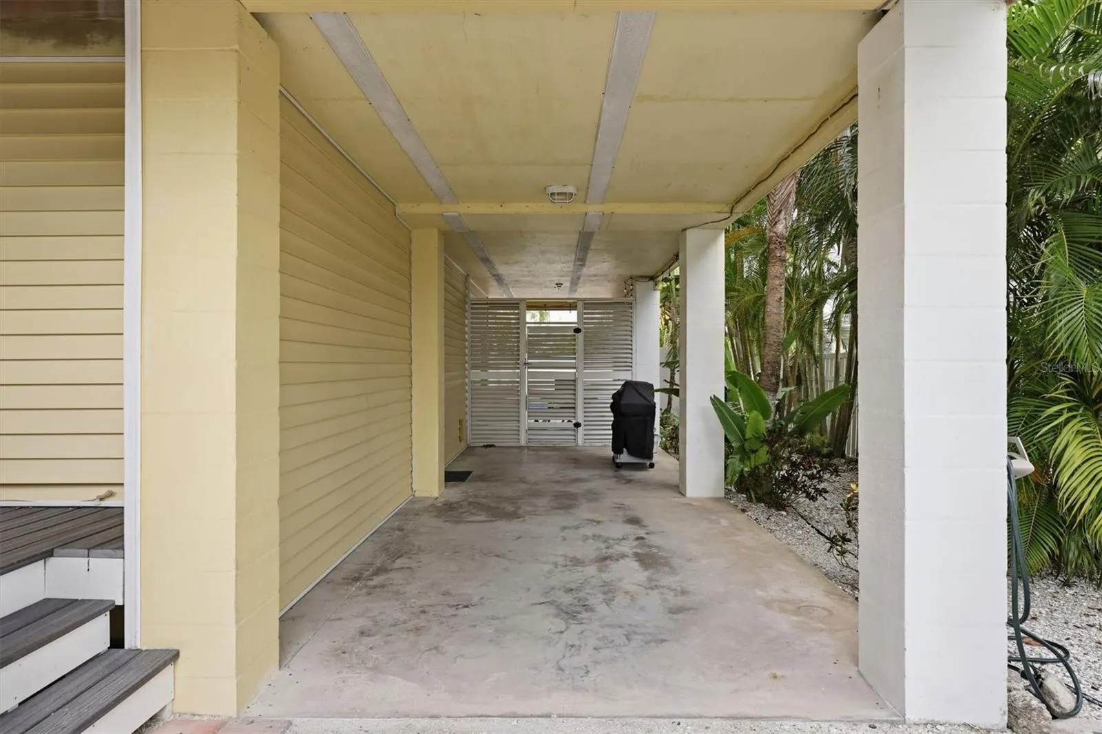 783 JACARANDA RD