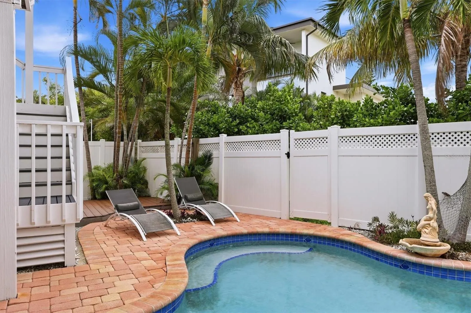 783 JACARANDA RD
