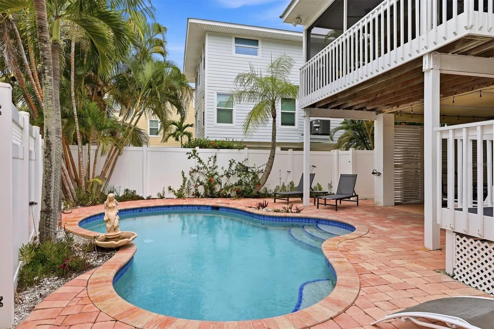783 JACARANDA RD