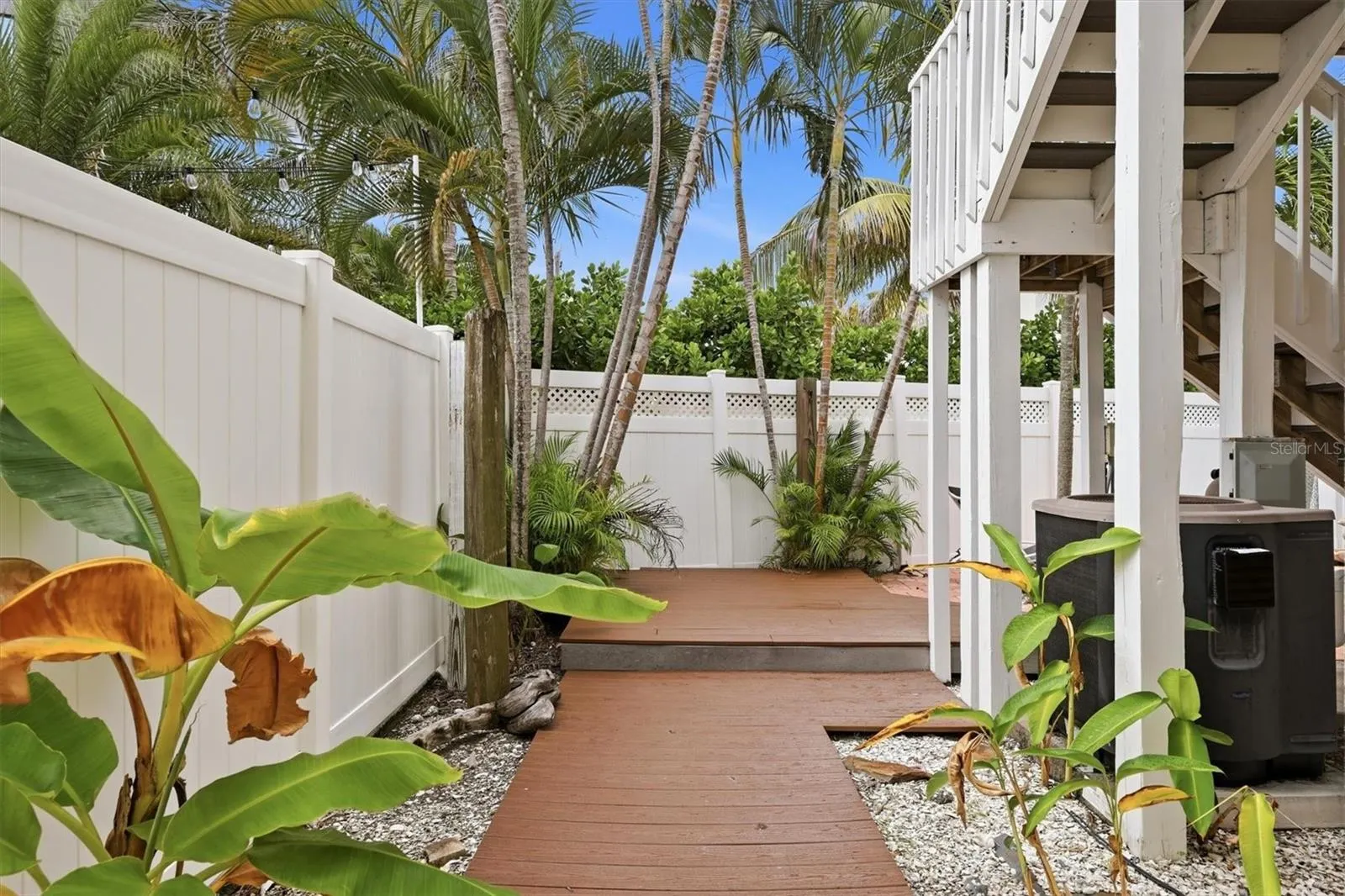 783 JACARANDA RD