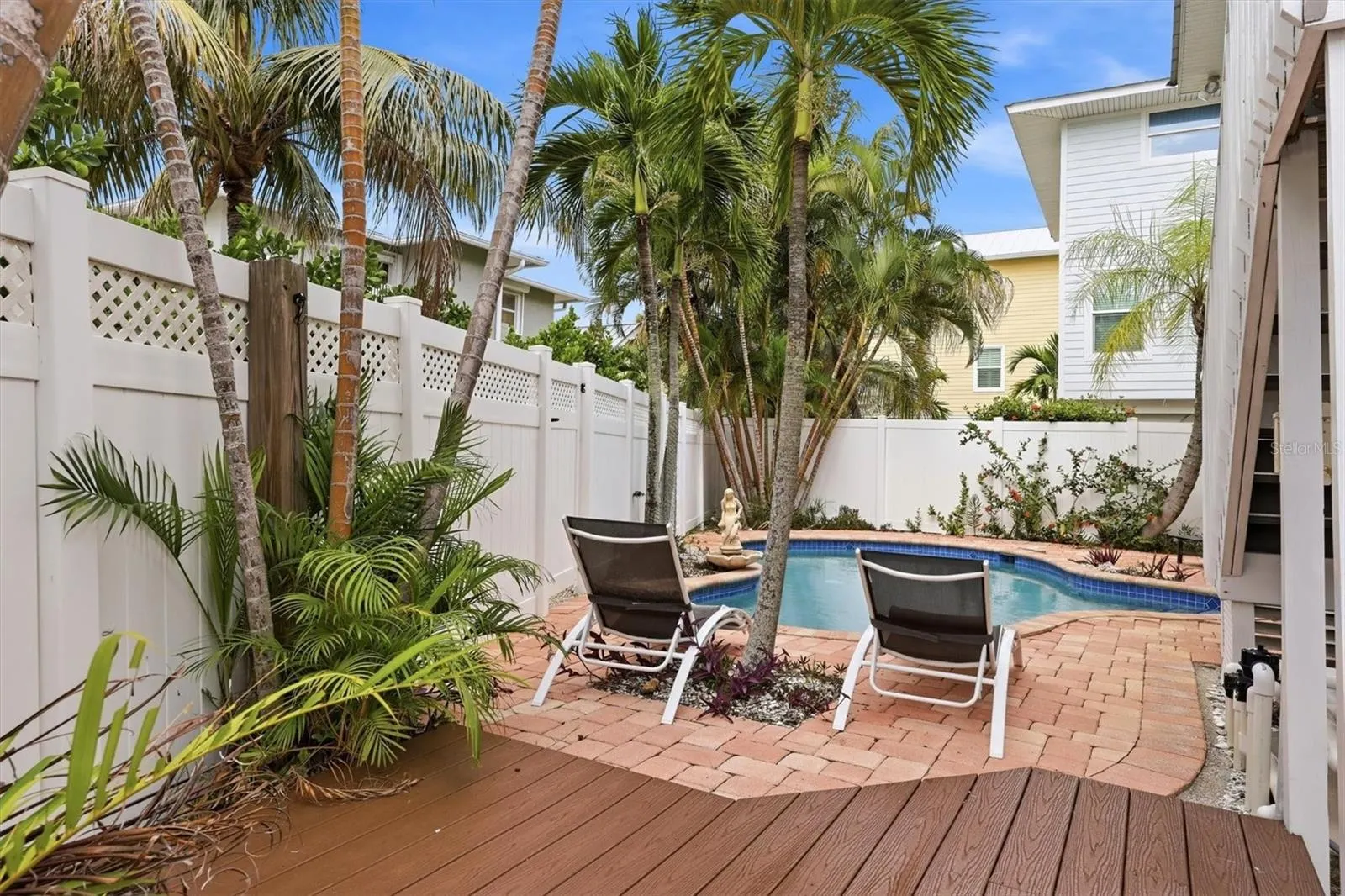 783 JACARANDA RD