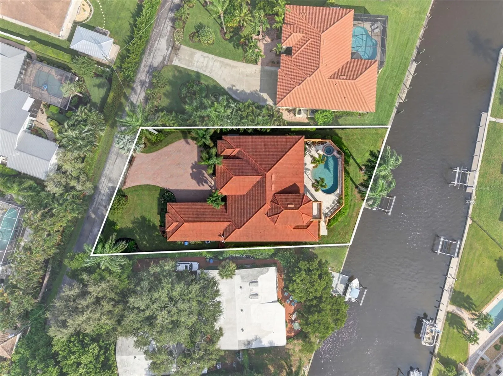 316 W BAY DR