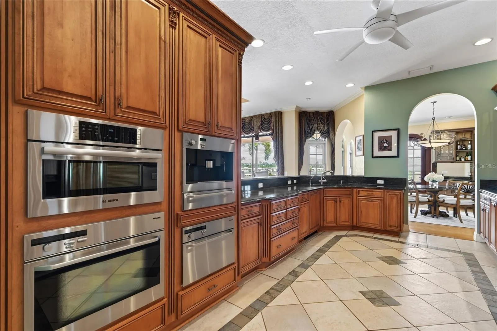 316 W BAY DR