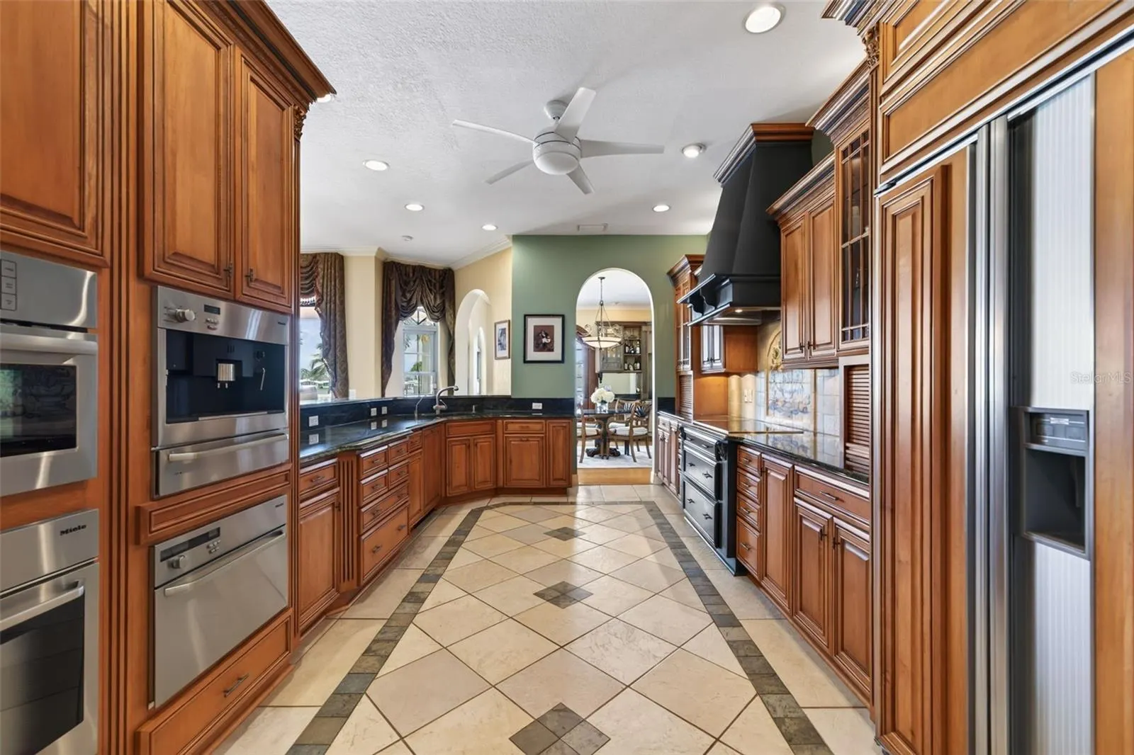 316 W BAY DR