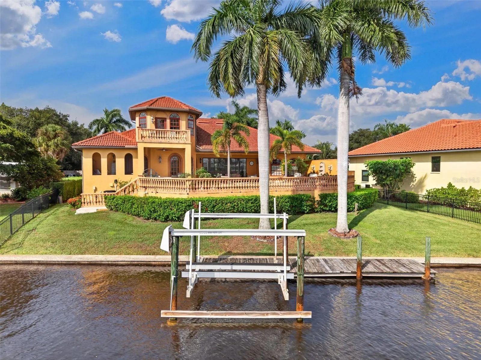 316 W BAY DR