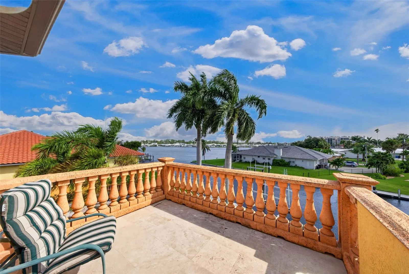 316 W BAY DR