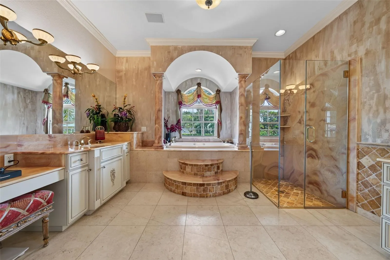 316 W BAY DR