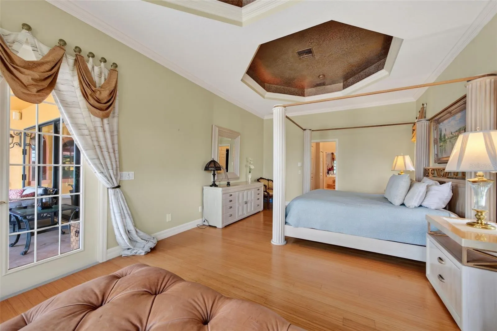 316 W BAY DR