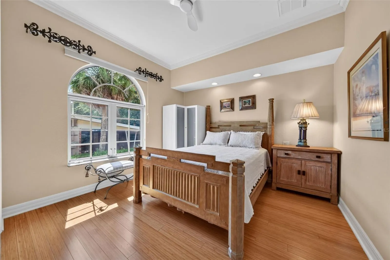 316 W BAY DR