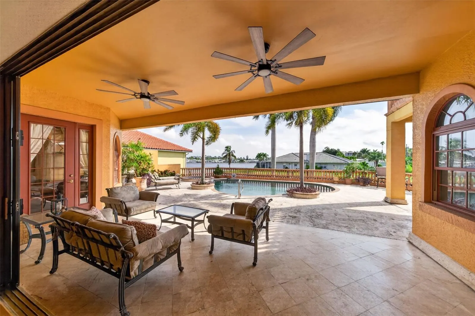 316 W BAY DR