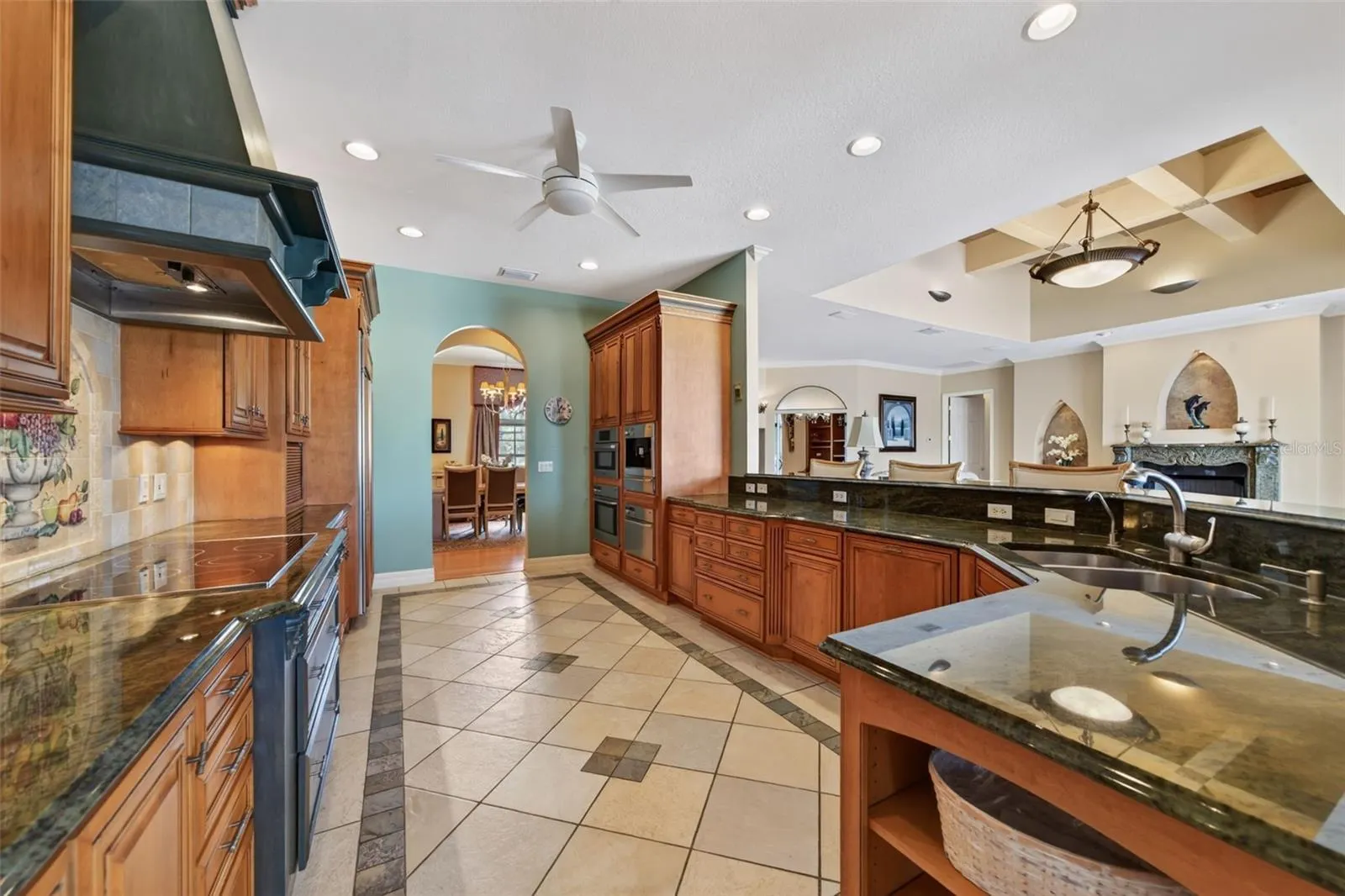 316 W BAY DR
