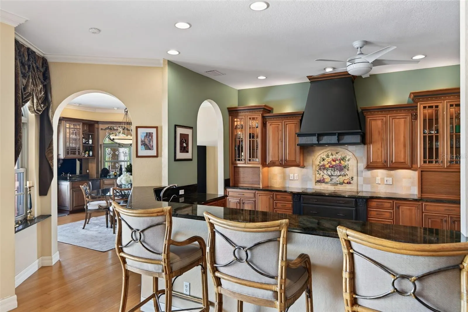 316 W BAY DR