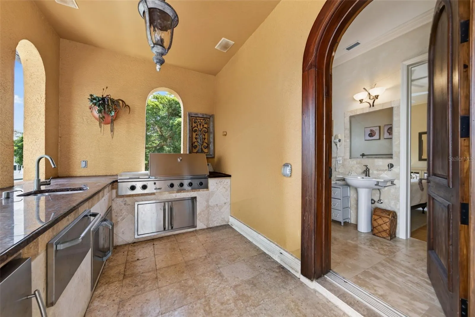 316 W BAY DR