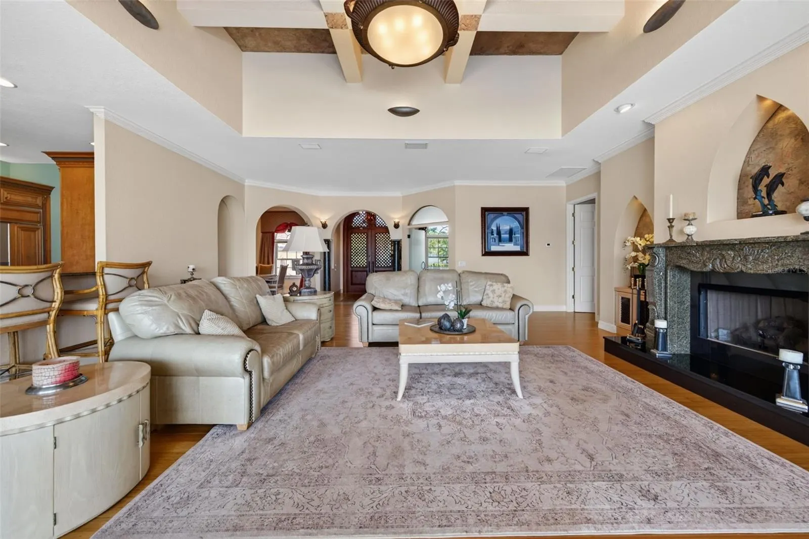 316 W BAY DR