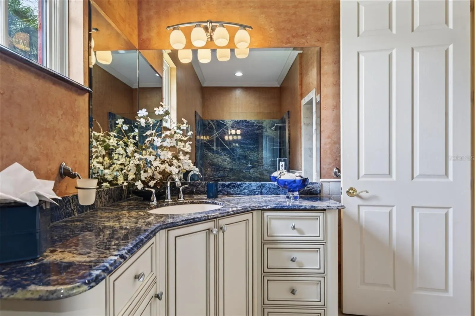 316 W BAY DR
