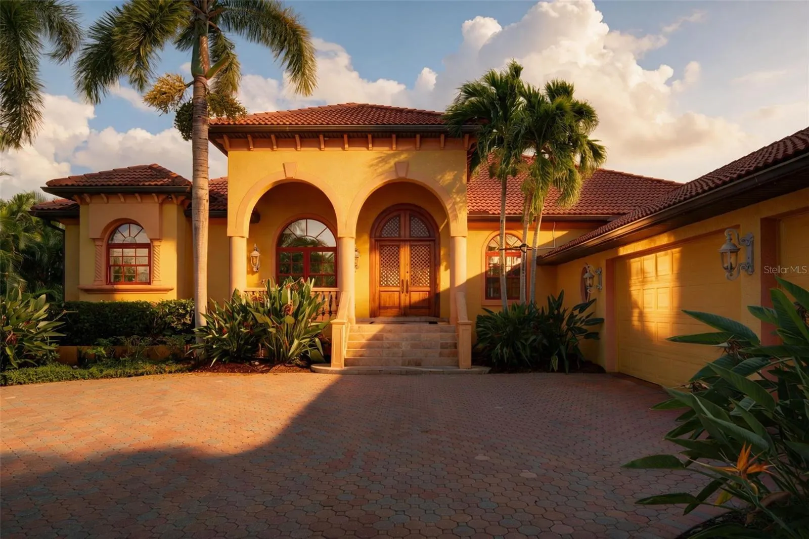 316 W BAY DR