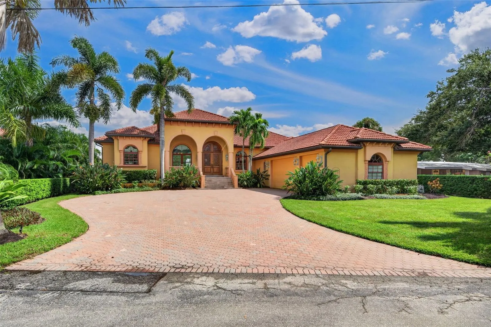 316 W BAY DR