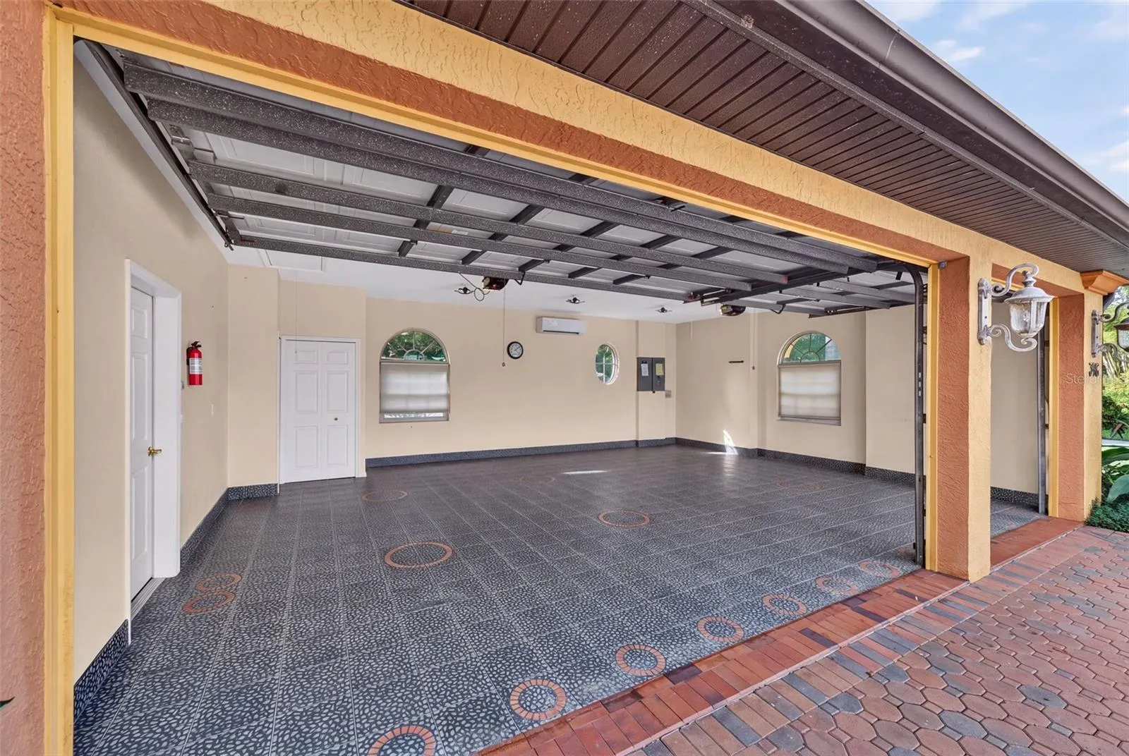 316 W BAY DR