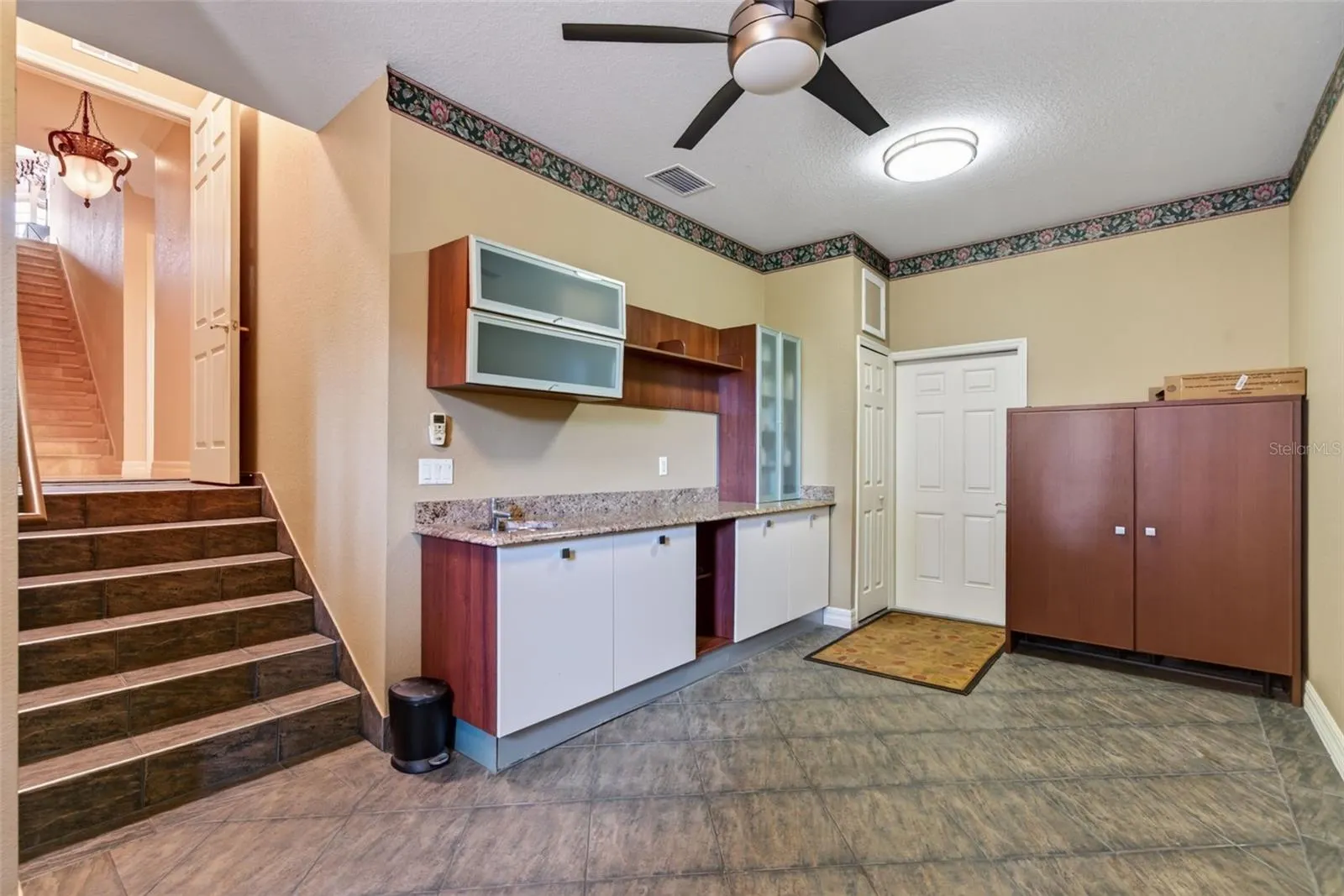 316 W BAY DR