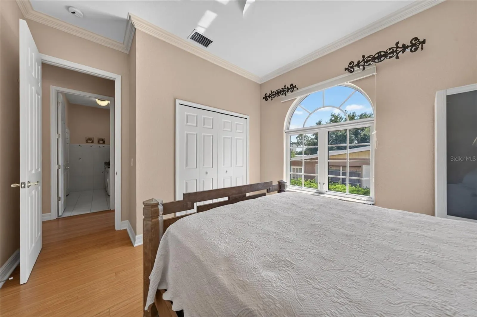316 W BAY DR