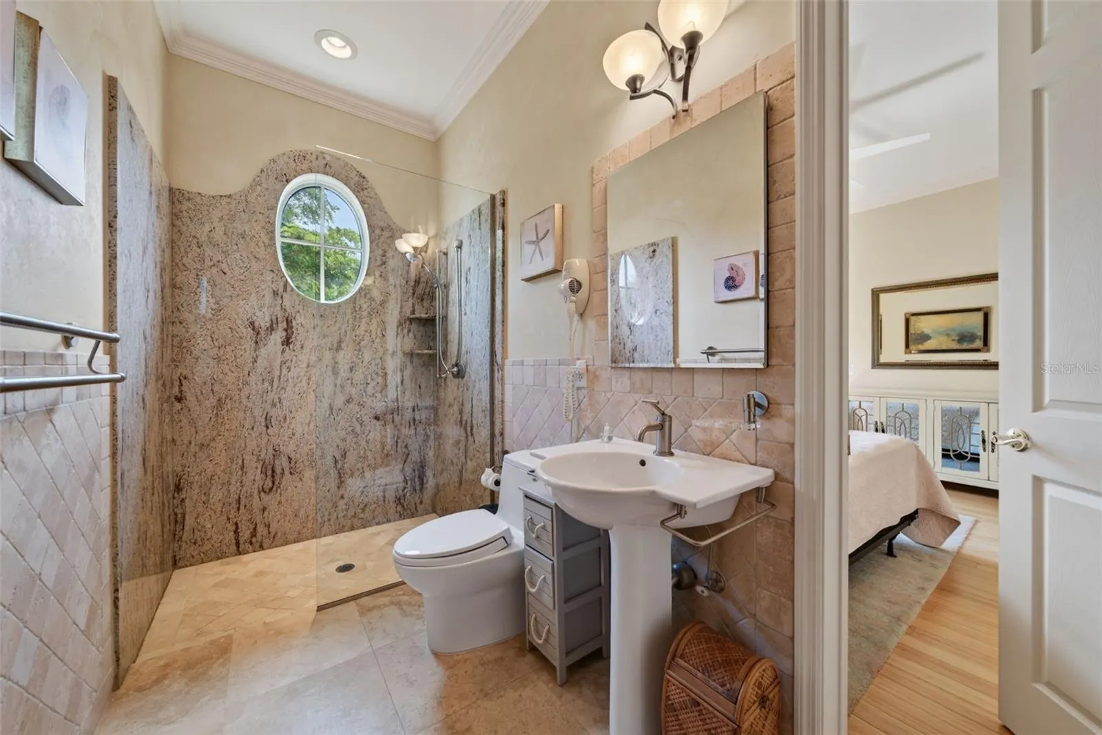 316 W BAY DR