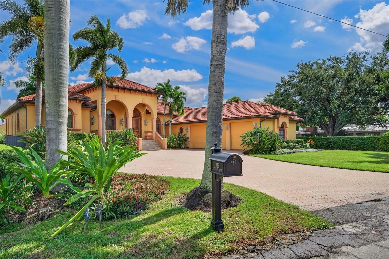 316 W BAY DR