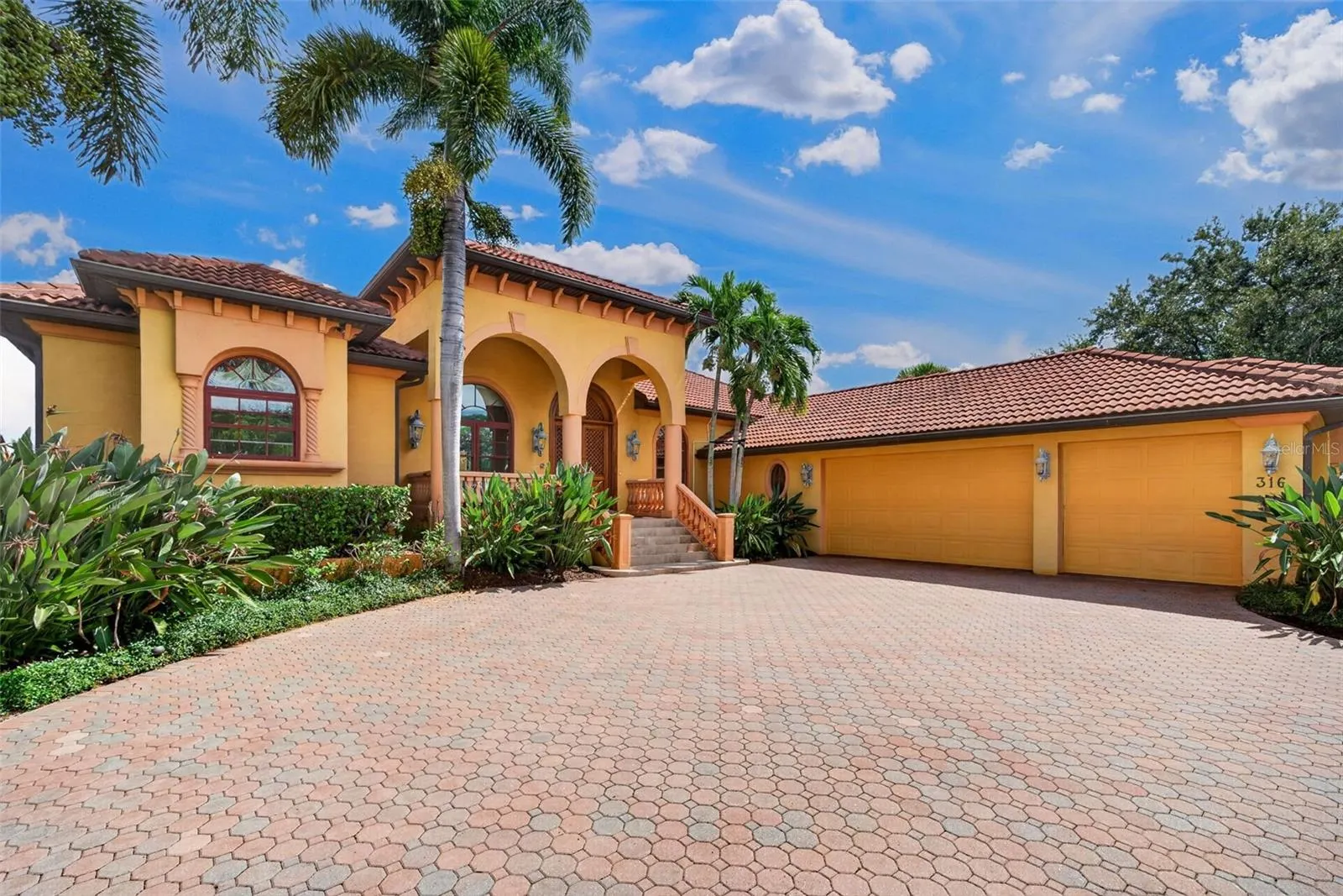 316 W BAY DR