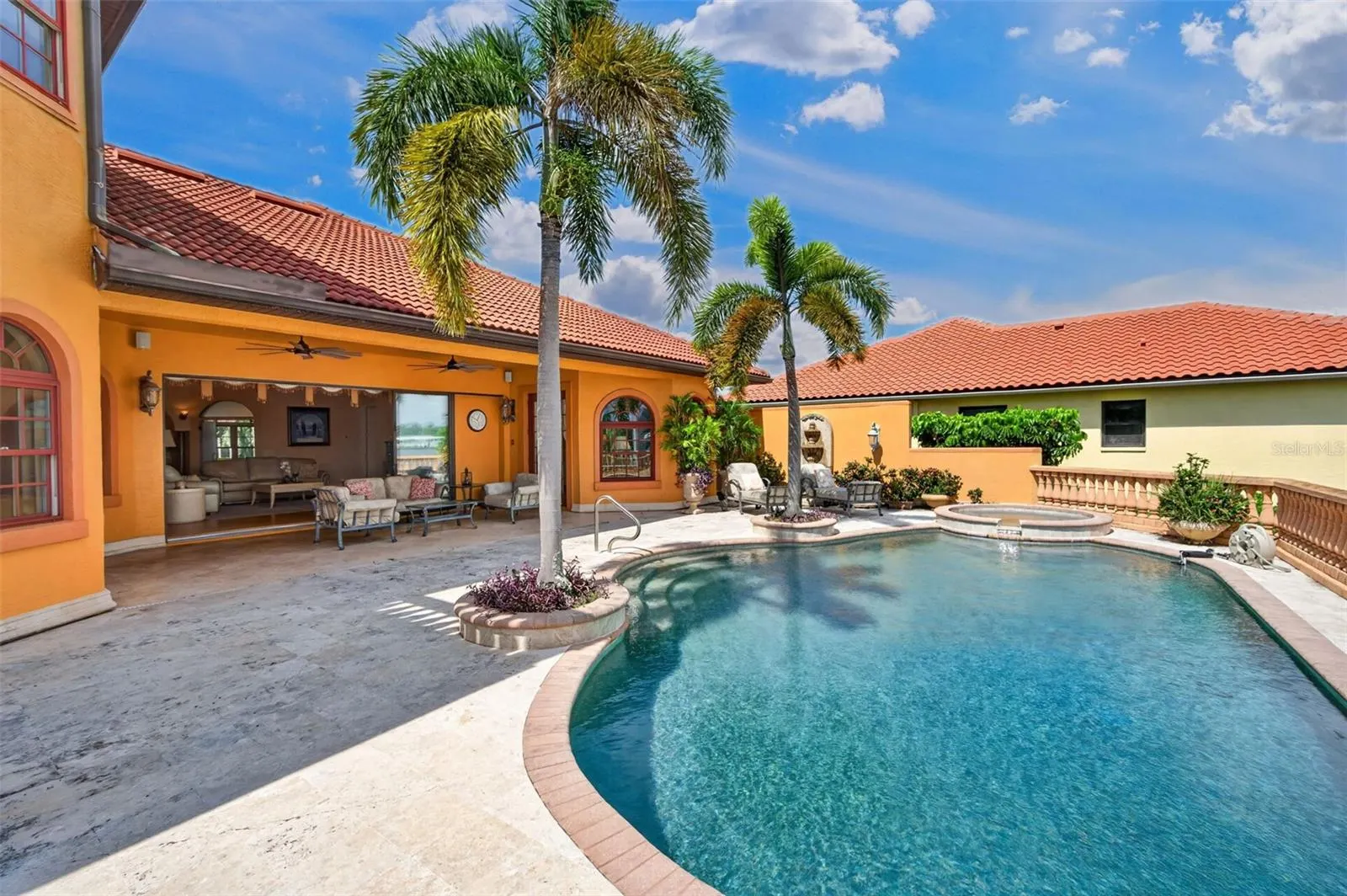 316 W BAY DR