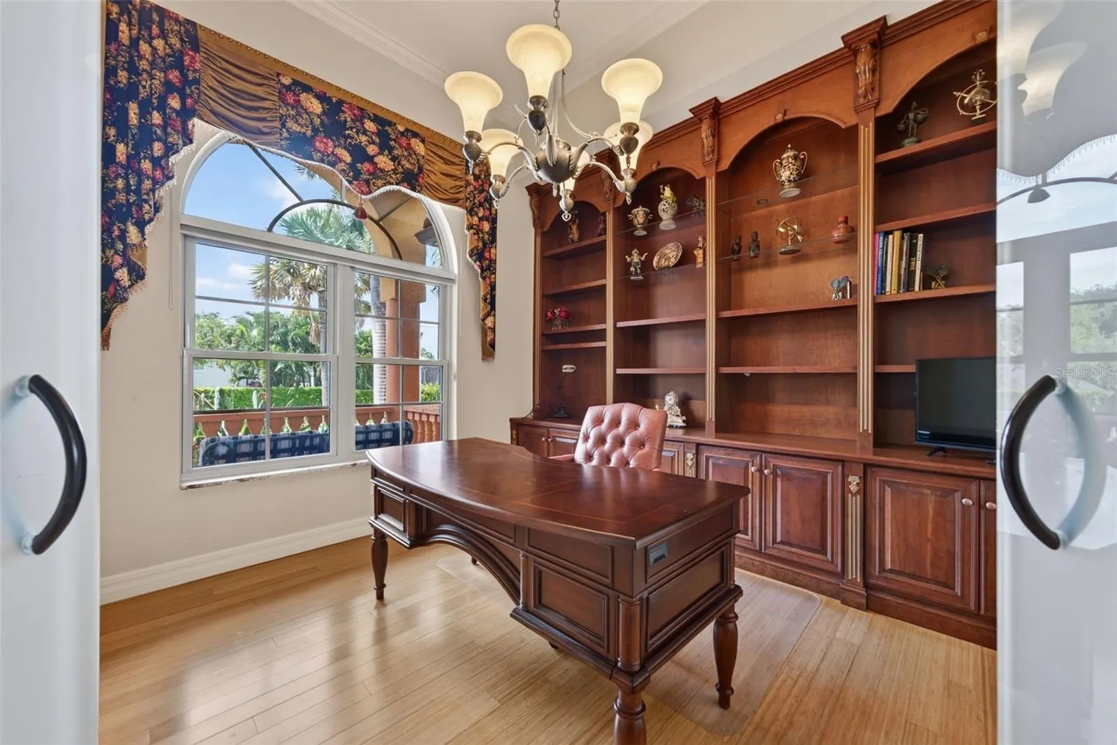 316 W BAY DR