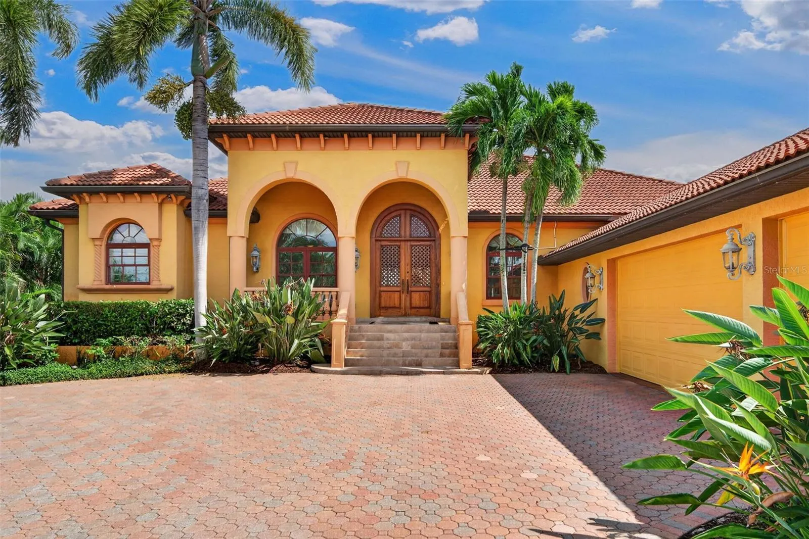 316 W BAY DR