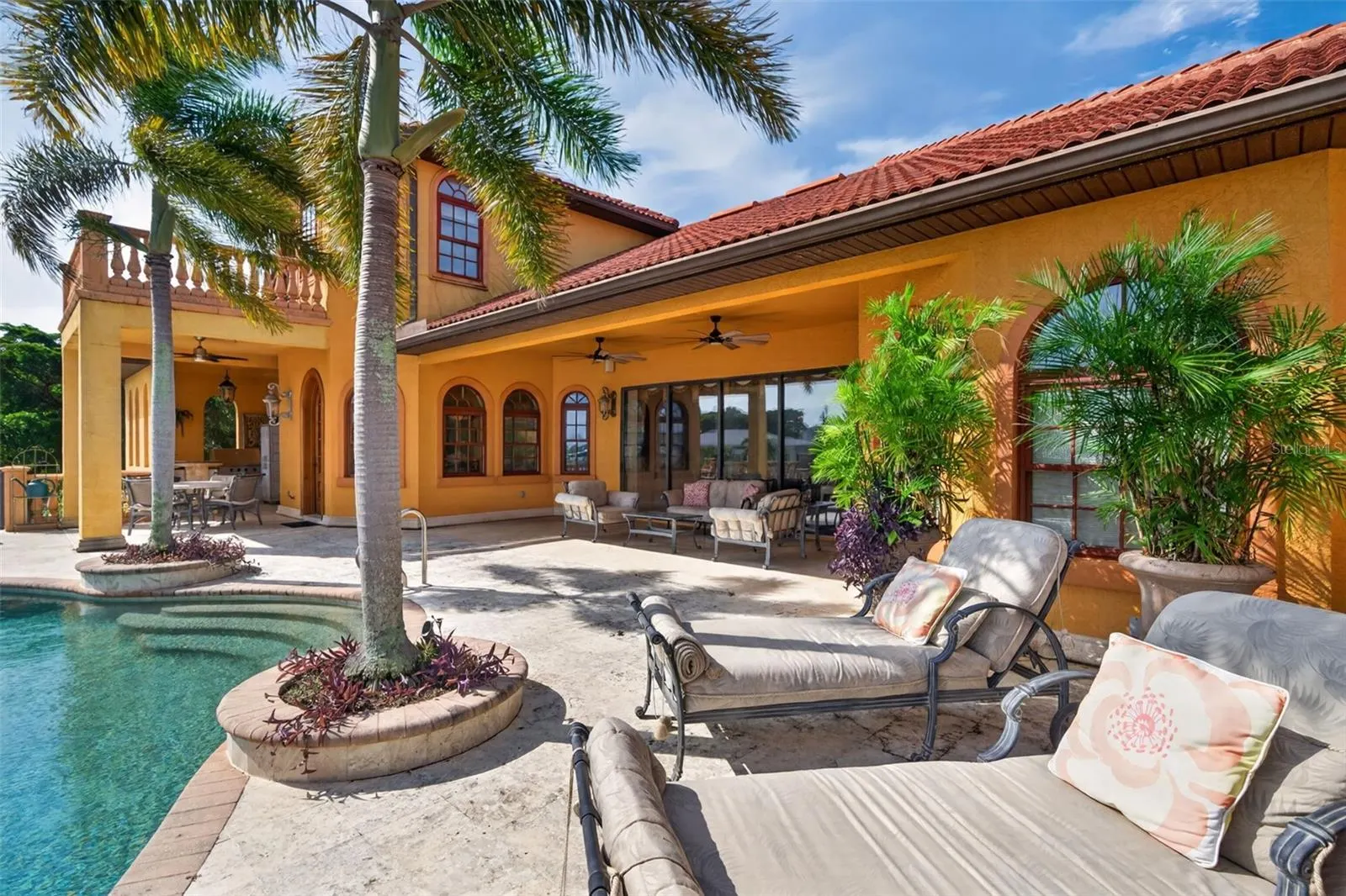 316 W BAY DR