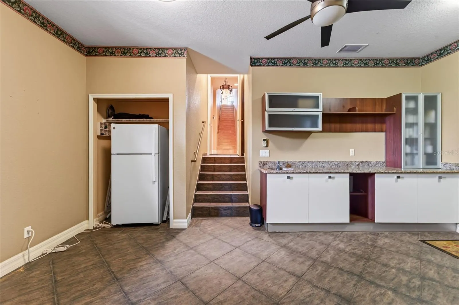 316 W BAY DR