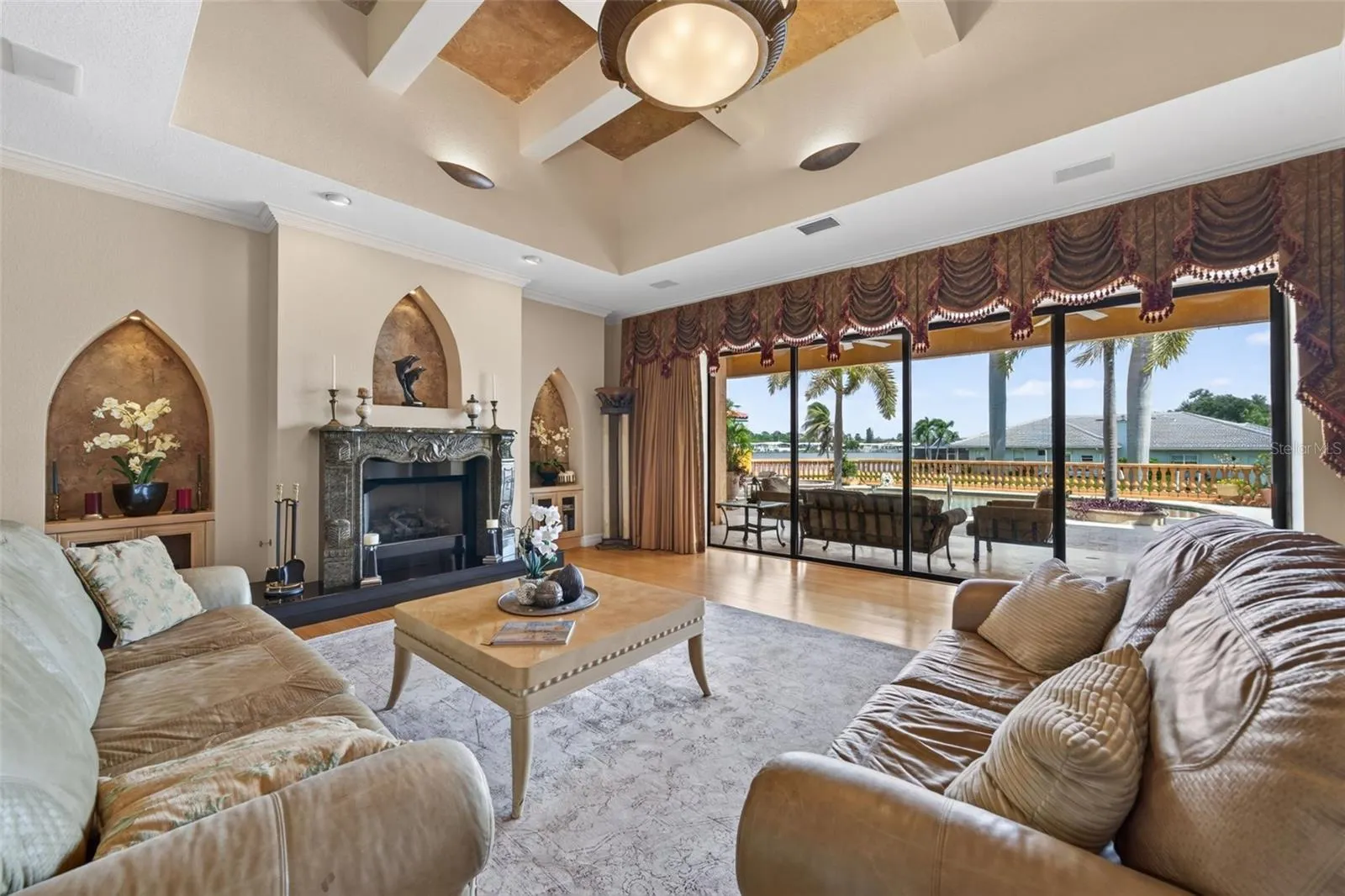 316 W BAY DR