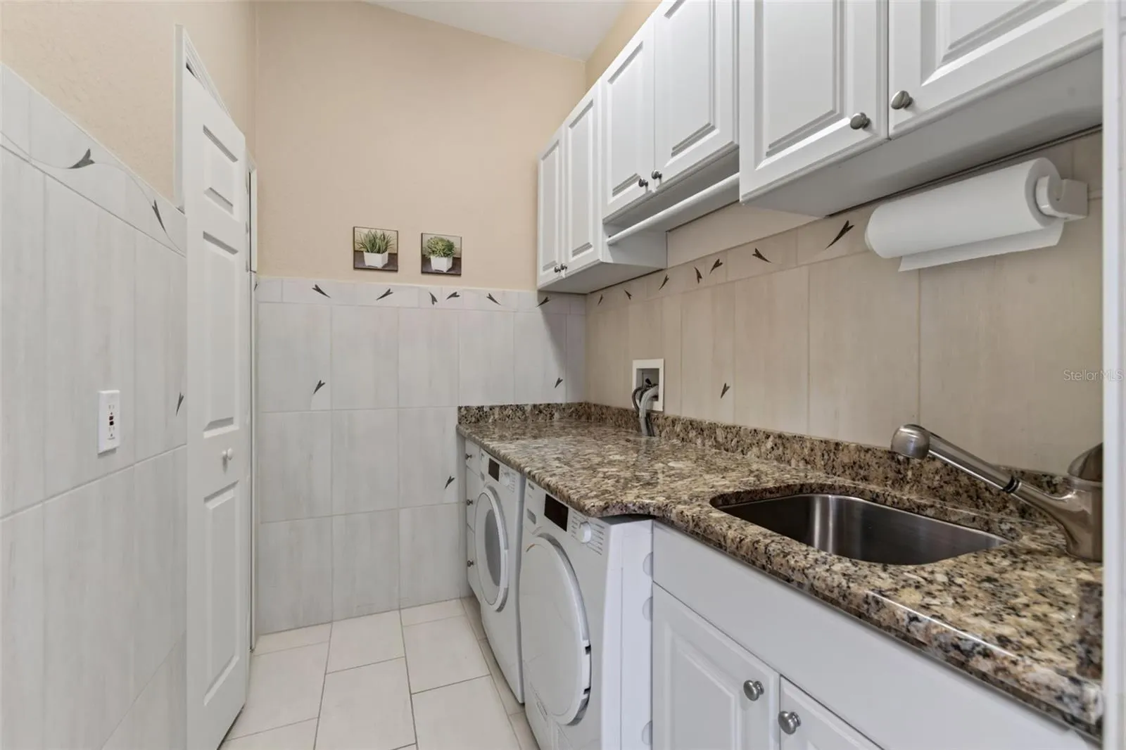 316 W BAY DR
