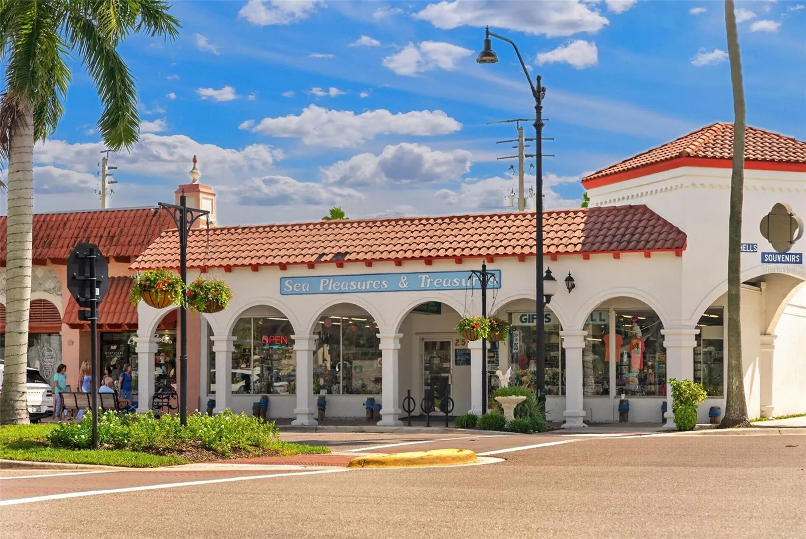 316 W BAY DR