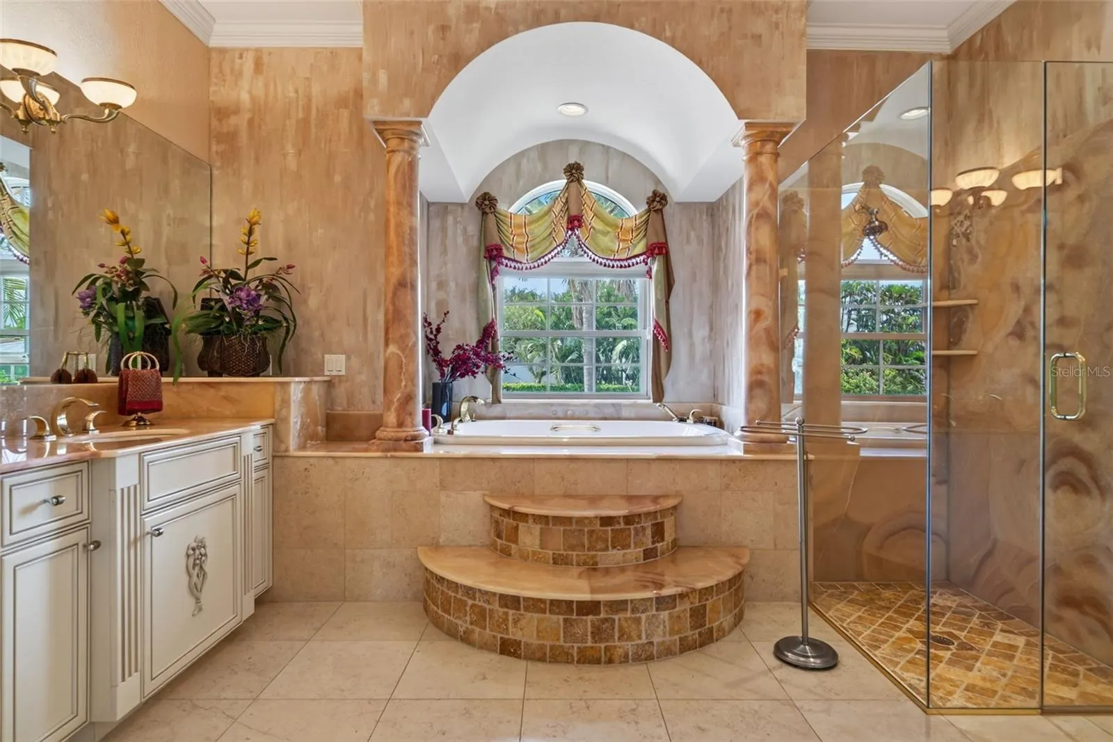 316 W BAY DR