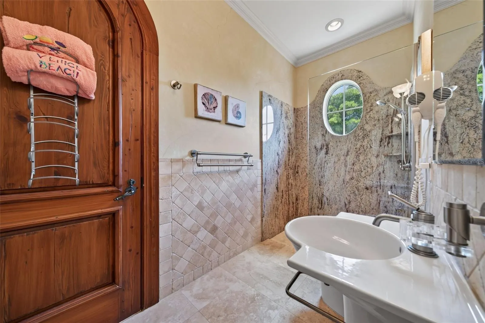 316 W BAY DR