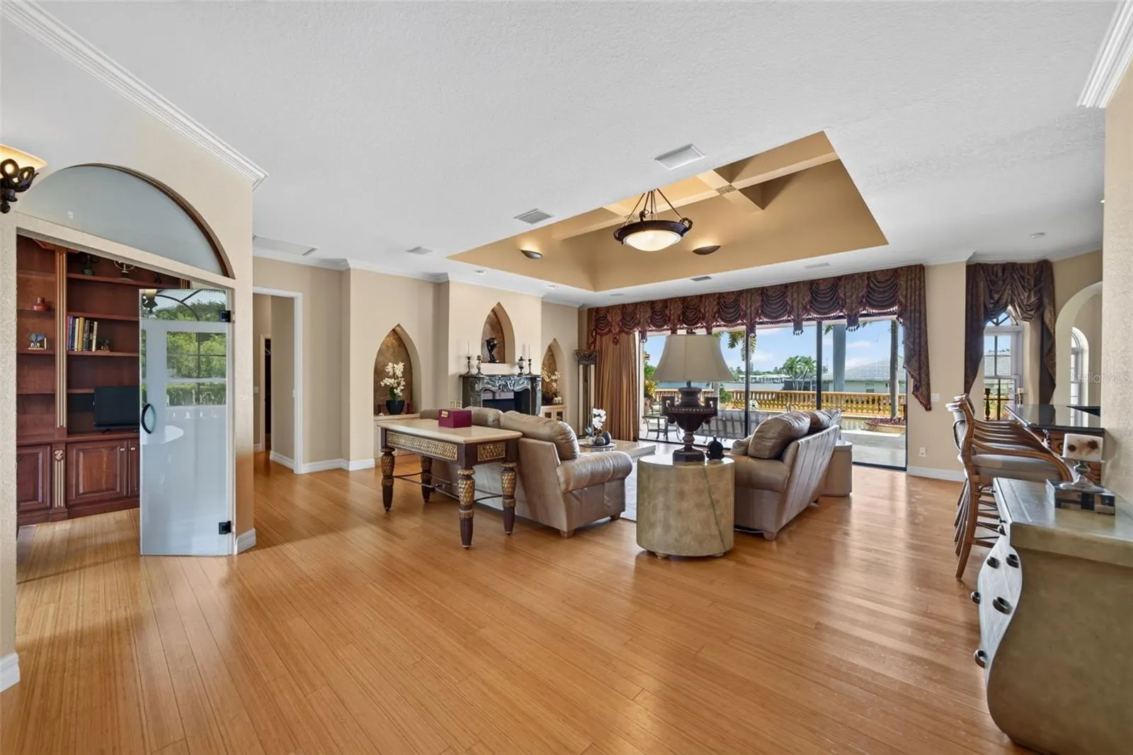 316 W BAY DR