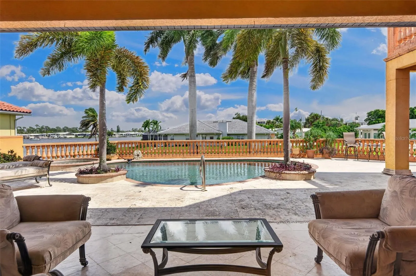 316 W BAY DR
