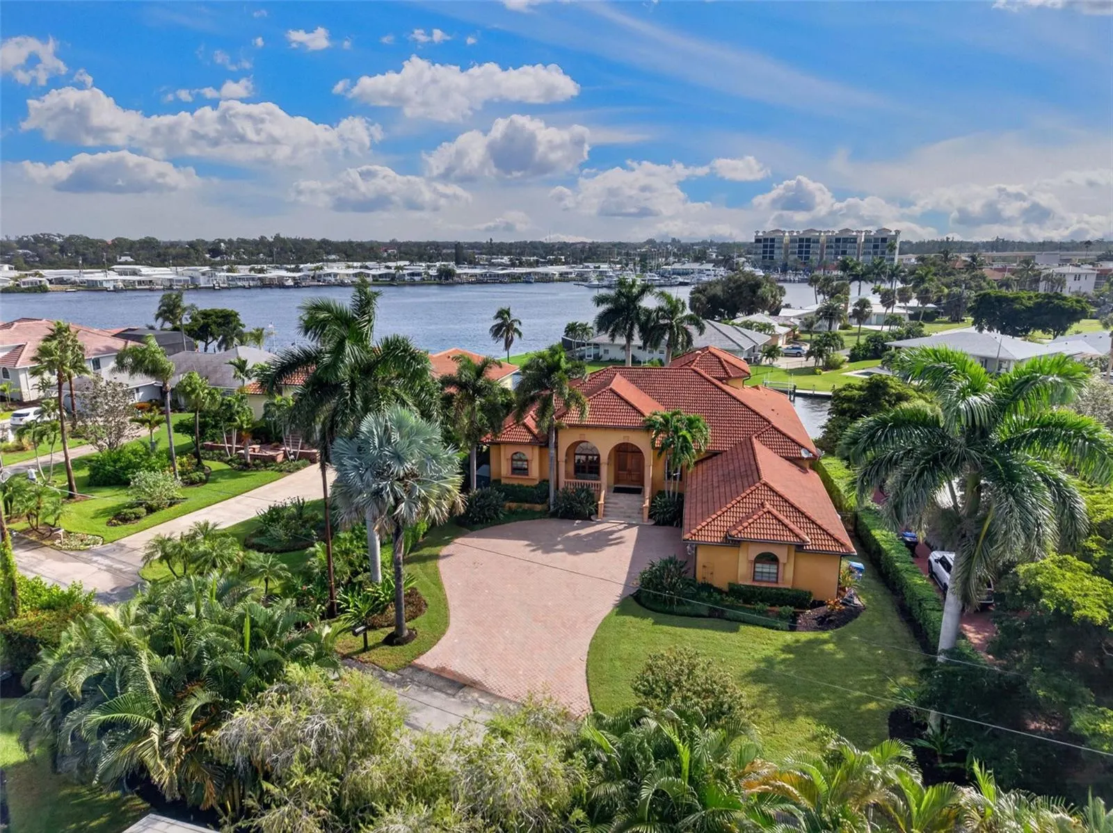 316 W BAY DR