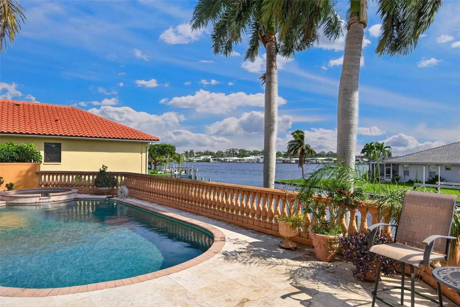 316 W BAY DR