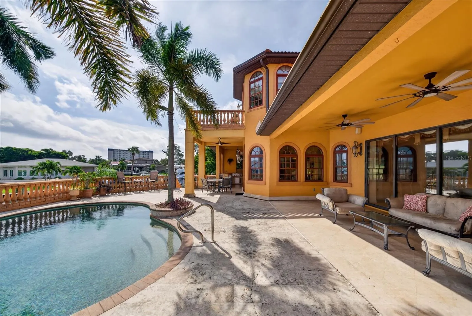 316 W BAY DR