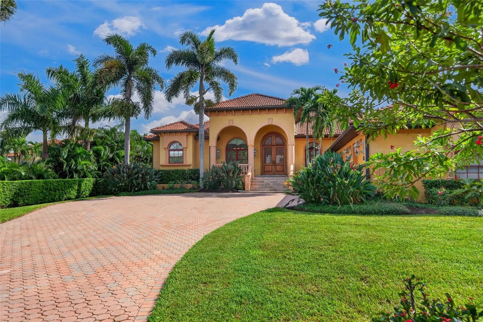 316 W BAY DR