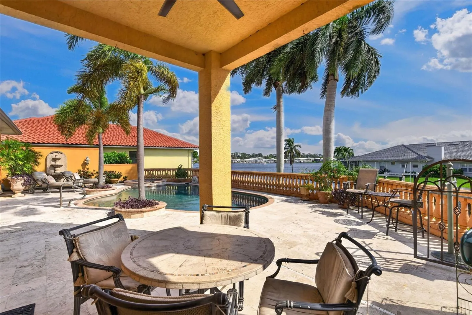 316 W BAY DR