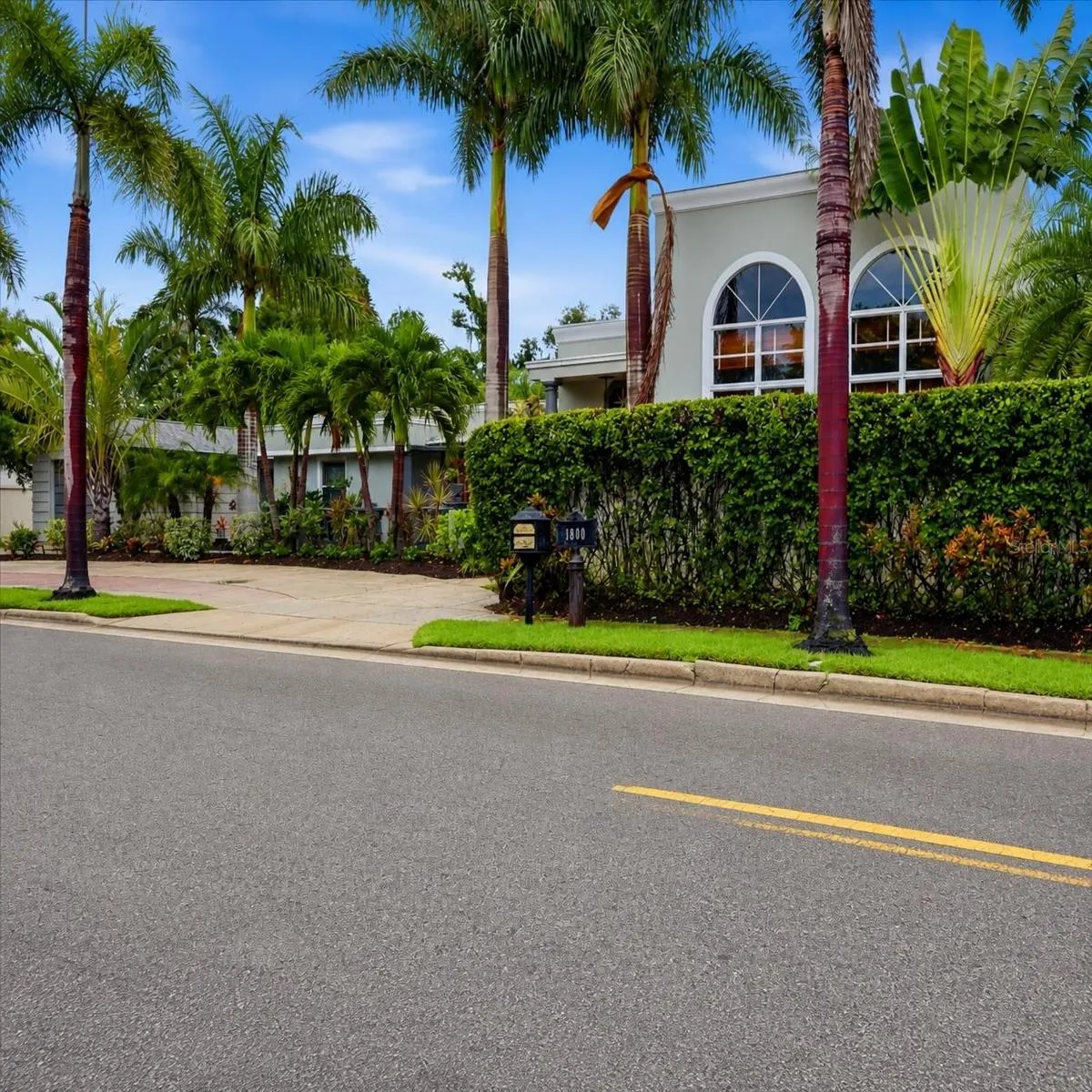 1800 ALTA VISTA ST
