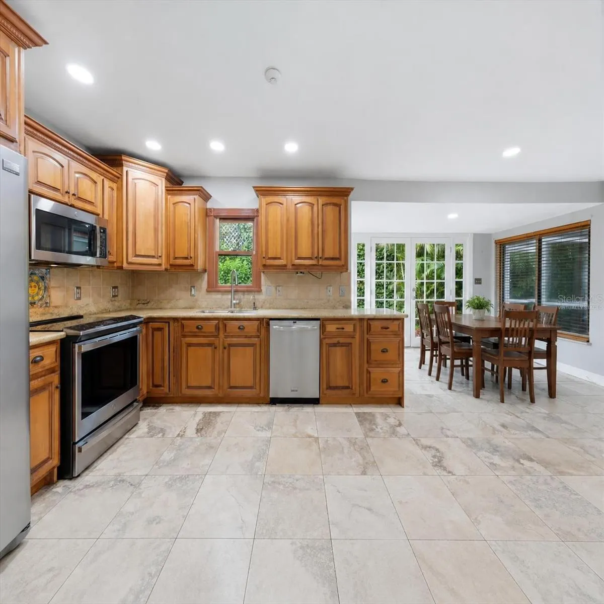 1800 ALTA VISTA ST