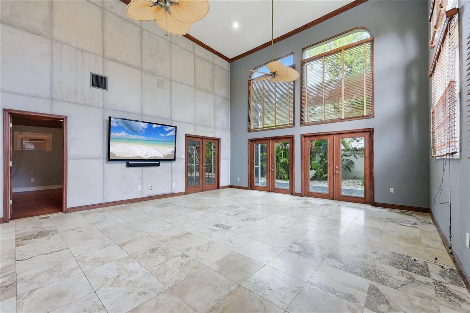 1800 ALTA VISTA ST