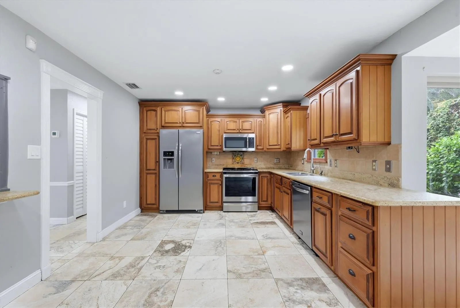 1800 ALTA VISTA ST